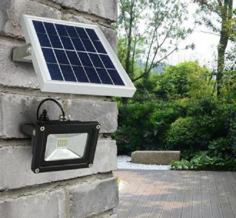 مکان های مناسب برای نصب پروژکتور خورشیدی