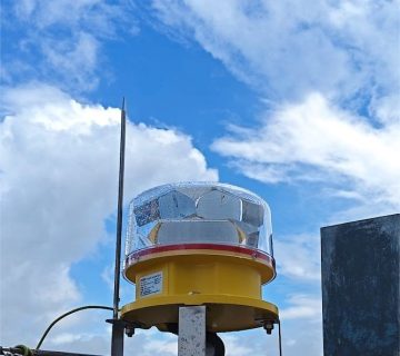 چراغ دکل خورشیدی