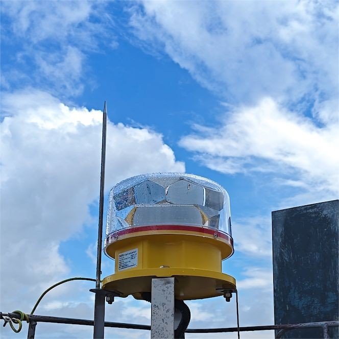 چراغ دکل خورشیدی